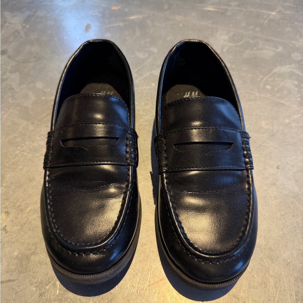 Kids: Black Leather Loafers from H&M boys - chic and good condition, worn once